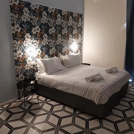 Firenze32 4* نابولي